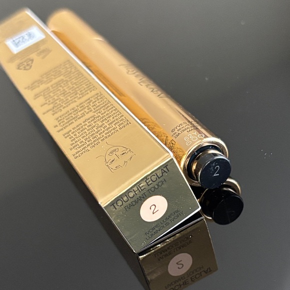 ✨Yves Saint Laurent Radiant Touch Illuminator & Corrector Luminous Ivory #2✨ - Picture 4 of 6